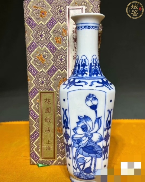 古玩陶瓷創(chuàng)匯·青花四季花卉紋瓶真品鑒賞圖