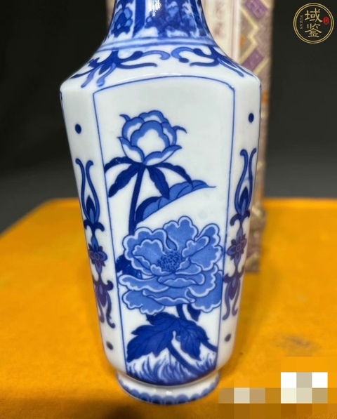 古玩陶瓷創(chuàng)匯·青花四季花卉紋瓶真品鑒賞圖