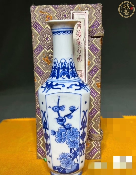古玩陶瓷創(chuàng)匯·青花四季花卉紋瓶真品鑒賞圖
