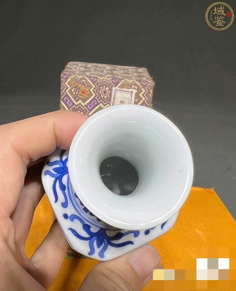 古玩陶瓷創(chuàng)匯·青花四季花卉紋瓶真品鑒賞圖