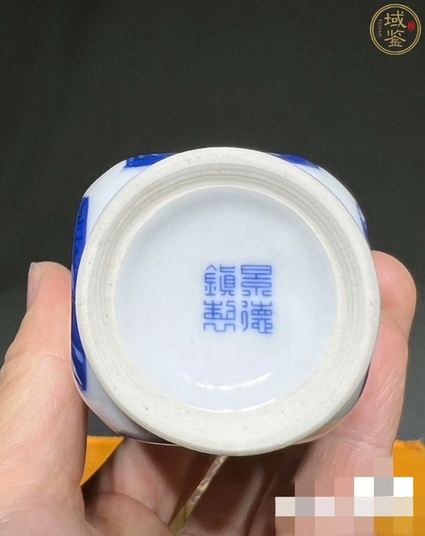 古玩陶瓷創(chuàng)匯·青花四季花卉紋瓶真品鑒賞圖