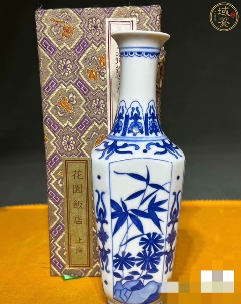 古玩陶瓷創(chuàng)匯·青花四季花卉紋瓶真品鑒賞圖