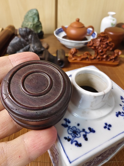 古玩陶瓷青花纏枝花卉紋茶葉罐拍賣,當前價格2980元
