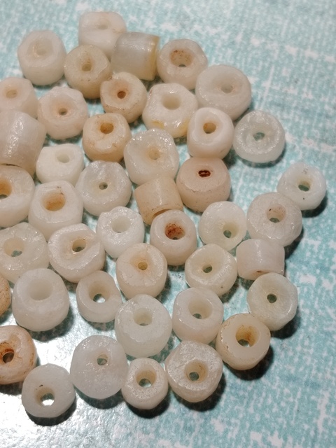 古玩玉器天然瑪瑙珠50多顆拍賣(mài)，當(dāng)前價(jià)格555元