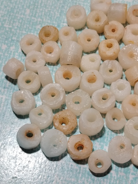 古玩玉器天然瑪瑙珠50多顆拍賣(mài)，當(dāng)前價(jià)格555元