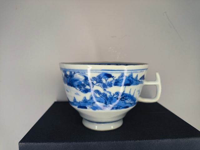 古玩陶瓷清青花山水紋青花執杯拍賣，當前價格1888元