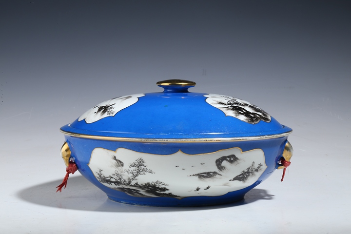古玩陶瓷民國(guó)名家·藍(lán)地開窗墨彩山水紋蓋鍋拍賣,當(dāng)前價(jià)格3500元