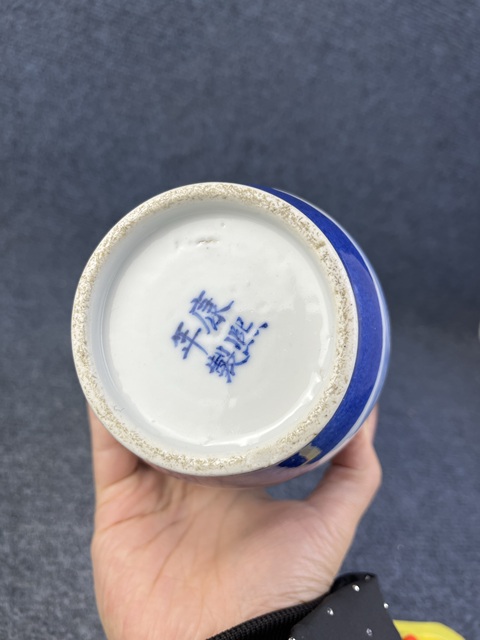 古玩陶瓷灑藍(lán)釉開窗陶淵明愛菊棒槌瓶拍賣,當(dāng)前價(jià)格6588元