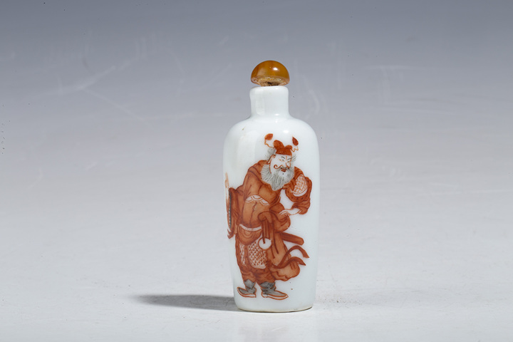 古玩陶瓷清晚·礬紅彩人物紋鼻煙壺真品鑒賞圖