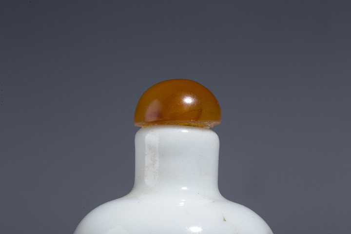 古玩陶瓷清晚·礬紅彩人物紋鼻煙壺真品鑒賞圖