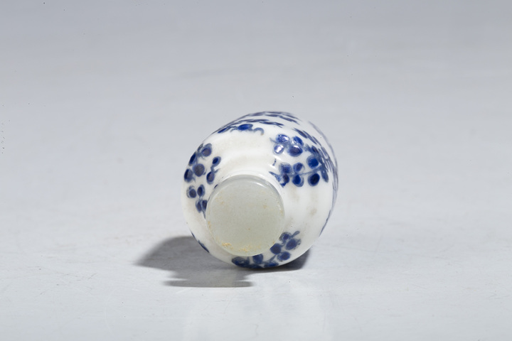 古玩陶瓷清晚·藍(lán)料彩喜鵲登梅圖鼻煙壺拍賣,當(dāng)前價格1680元