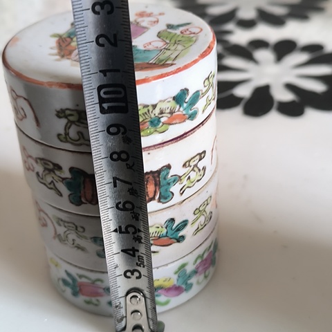 古玩陶瓷粉彩五子奪魁圖節(jié)盒拍賣,當前價格960元