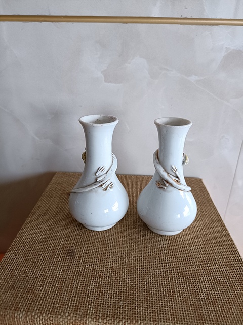 古玩陶瓷清代甜白釉描金盤龍紋賞瓶拍賣,當(dāng)前價(jià)格980元
