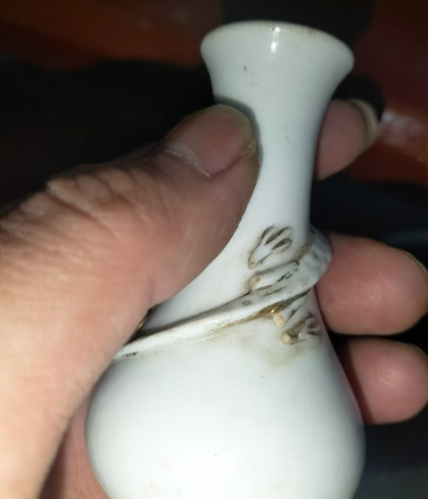 古玩陶瓷清代甜白釉描金盤龍紋賞瓶拍賣,當(dāng)前價(jià)格980元