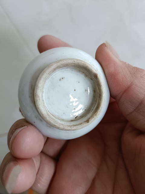 古玩陶瓷清代甜白釉描金盤龍紋賞瓶拍賣,當(dāng)前價(jià)格980元