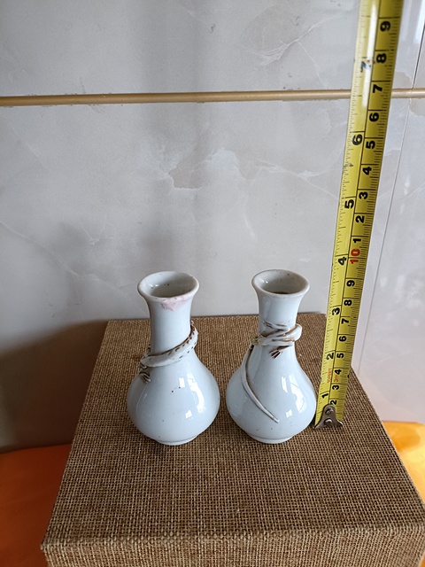 古玩陶瓷清代甜白釉描金盤龍紋賞瓶拍賣,當(dāng)前價(jià)格980元