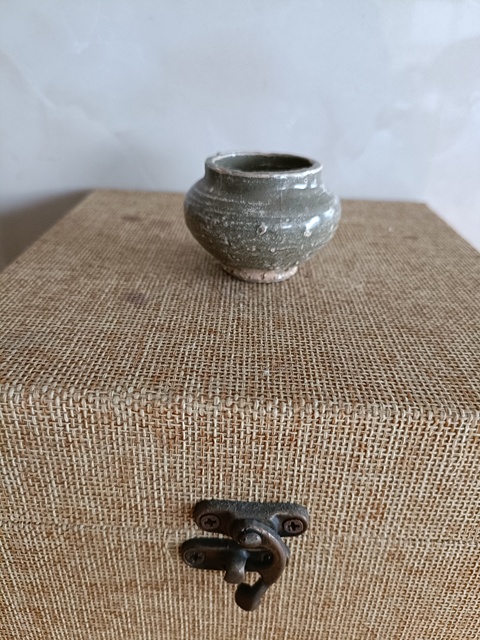 元代末龍泉青瓷水盂拍賣，當(dāng)前價(jià)格198元