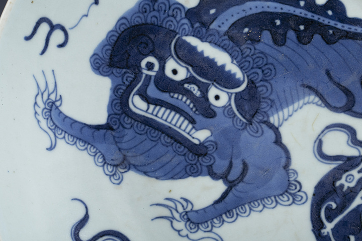 古玩陶瓷清乾隆·青花獅子繡球紋盤(pán)拍賣(mài),當(dāng)前價(jià)格1776元