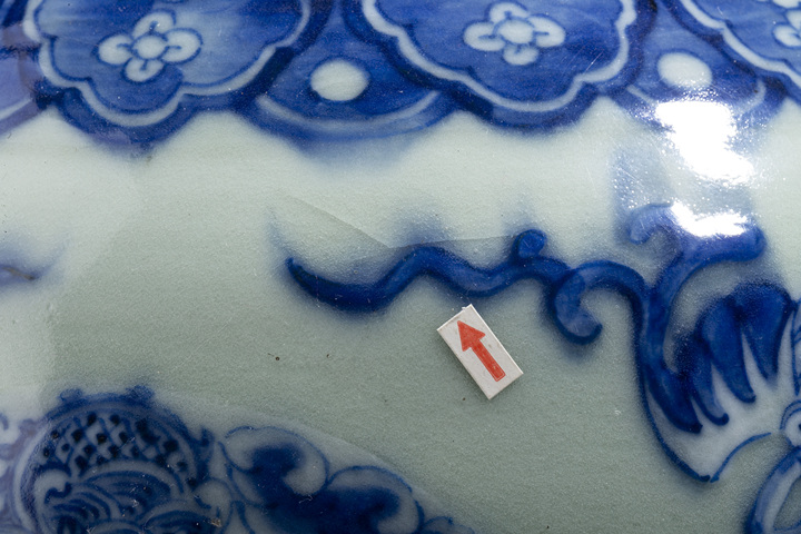 古玩陶瓷清中晚·豆青釉青花龍鳳呈祥紋雙耳瓶拍賣,當前價格1148元