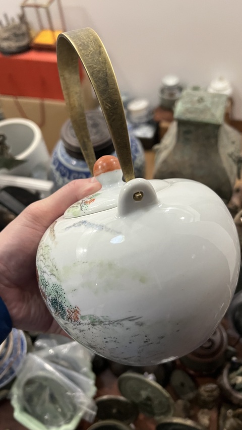 古玩陶瓷民居提梁壺拍賣,當(dāng)前價格399元