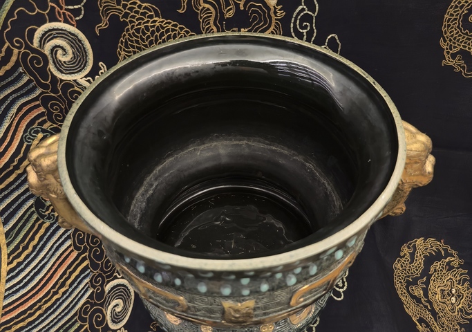 古玩陶瓷清晚期仿古銅釉饕餮紋描金簋式爐拍賣,當前價格28888元