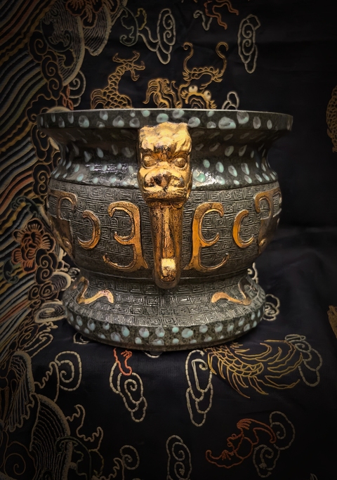 古玩陶瓷清晚期仿古銅釉饕餮紋描金簋式爐拍賣,當前價格28888元