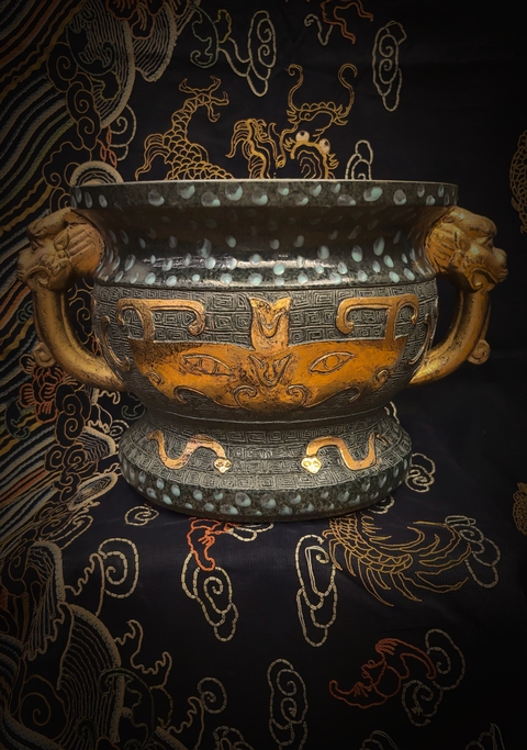 古玩陶瓷清晚期仿古銅釉饕餮紋描金簋式爐拍賣,當前價格28888元
