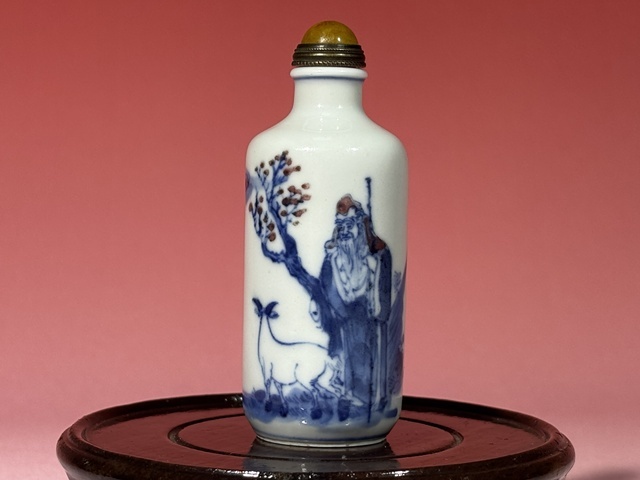 域鉴古玩】清中晚·“大清雍正年制”青花釉里红苏武牧羊图鼻烟壶