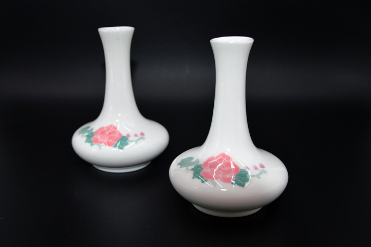 古玩陶瓷【醴陵瓷】彩繪花卉紋長頸瓶拍賣，當(dāng)前價格100元