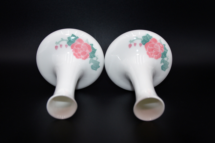 古玩陶瓷【醴陵瓷】彩繪花卉紋長頸瓶拍賣，當(dāng)前價格100元