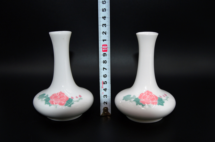 古玩陶瓷【醴陵瓷】彩繪花卉紋長頸瓶拍賣，當(dāng)前價格100元