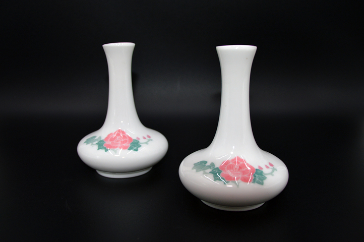 古玩陶瓷【醴陵瓷】彩繪花卉紋長頸瓶拍賣，當(dāng)前價格100元