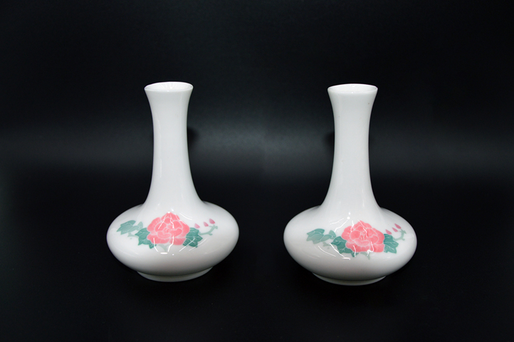 古玩陶瓷【醴陵瓷】彩繪花卉紋長頸瓶拍賣，當(dāng)前價格100元