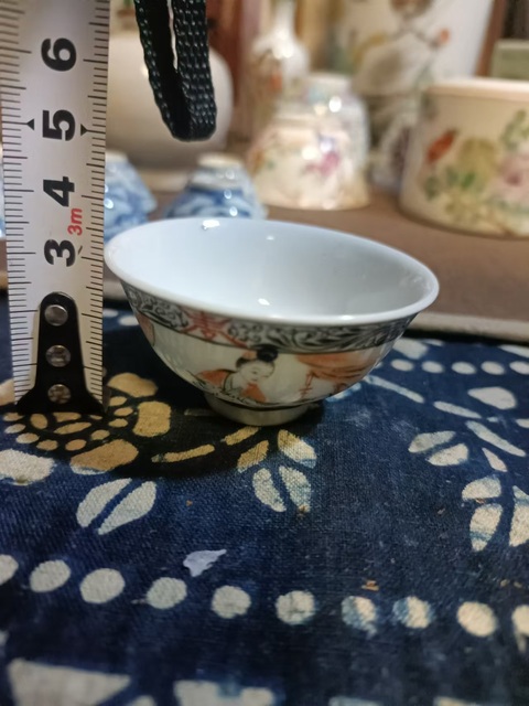 古玩陶瓷民國墨彩礬紅人物紋杯拍賣,當前價格1888元