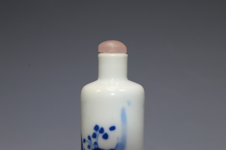 古玩陶瓷清晚期·青花攜琴訪友圖鼻煙壺拍賣,當前價格1600元