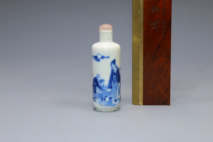 古玩陶瓷清晚期·青花攜琴訪友圖鼻煙壺拍賣,當前價格1600元