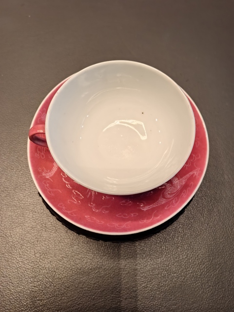 古玩陶瓷大清光緒年製官窯款胭脂紅軋道龍紋杯碟拍賣,當(dāng)前價(jià)格880元