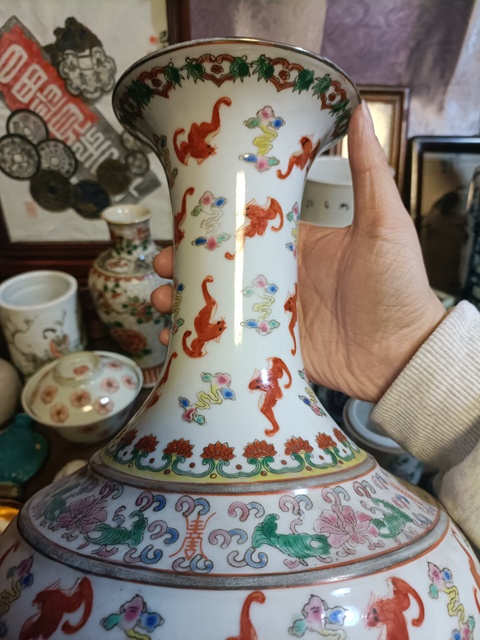 古玩陶瓷創(chuàng)匯粉彩洪福齊天紋賞瓶拍賣，當(dāng)前價(jià)格3888元