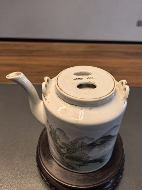 古玩陶瓷大名家袁義興淺絳彩山水人物紋茶壺拍賣,當前價格1600元