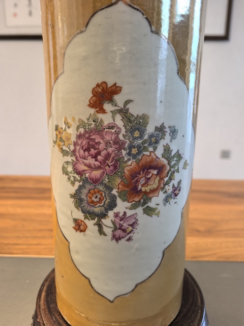古玩陶瓷米黃釉粉彩花卉紋帽筒拍賣,當前價格650元