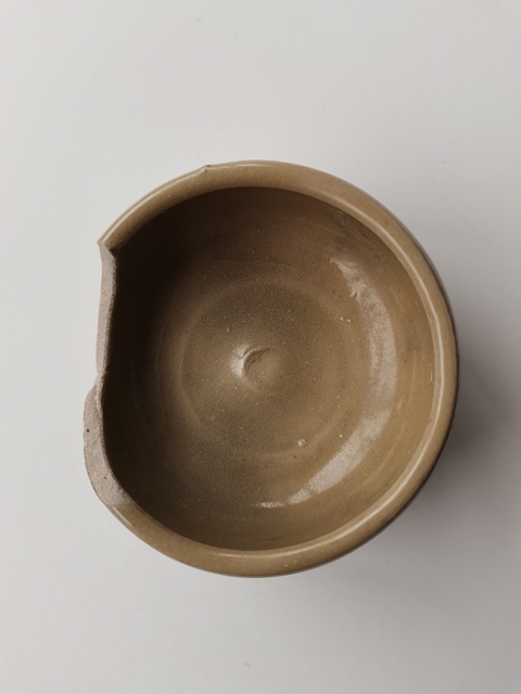 古玩陶瓷龍泉青瓷臥足杯拍賣，當前價格0元