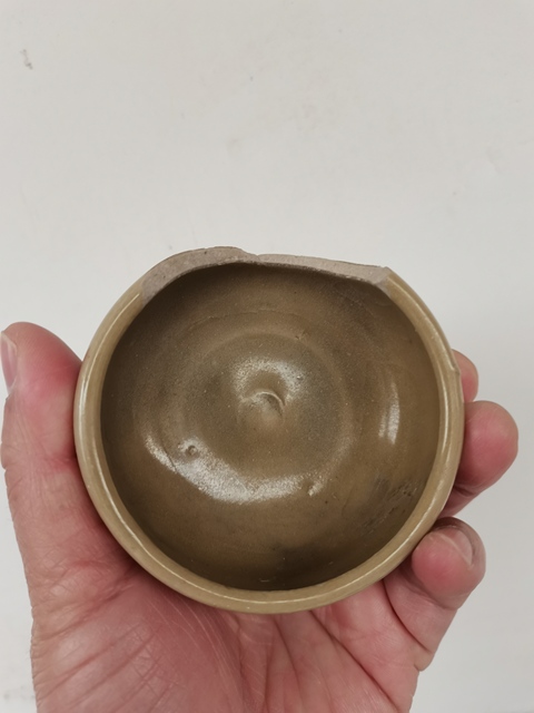 古玩陶瓷龍泉青瓷臥足杯拍賣，當前價格0元