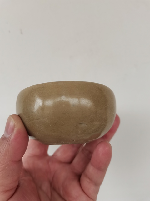 古玩陶瓷龍泉青瓷臥足杯拍賣，當前價格0元