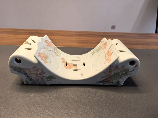 古玩陶瓷頂級晚清粉彩暗刻蓮花紋瓷枕拍賣,當前價格3980元
