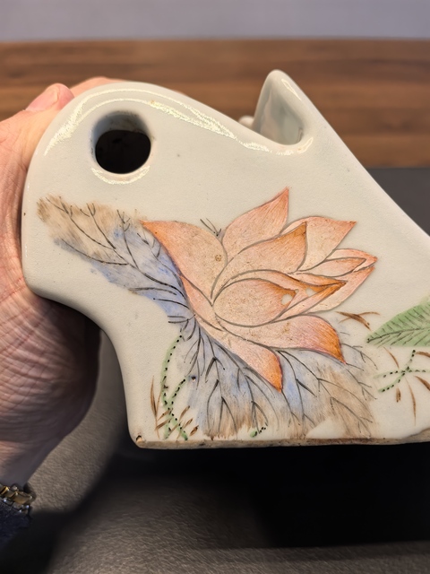 古玩陶瓷頂級晚清粉彩暗刻蓮花紋瓷枕拍賣,當前價格3980元