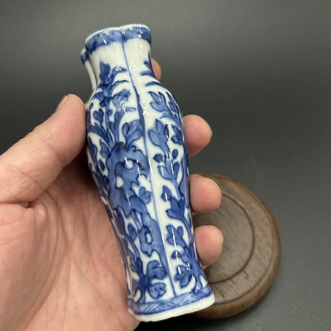 古玩陶瓷清康熙青花洞石花卉紋海棠口瓶拍賣,當前價格3900元