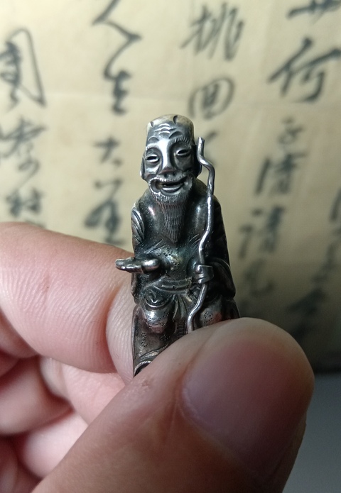 古玩錢幣銀制人物帽花拍賣，當前價格168元