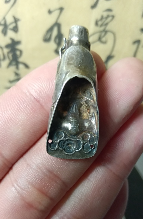 古玩錢幣銀制人物帽花拍賣，當前價格168元