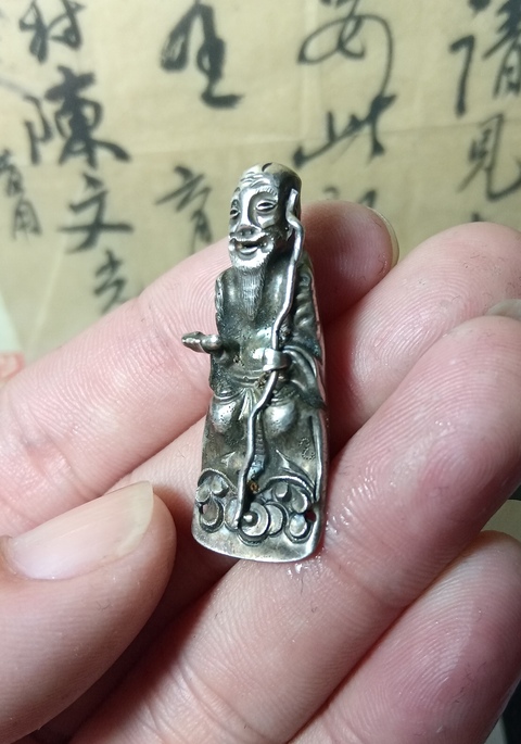 古玩錢幣銀制人物帽花拍賣，當前價格168元