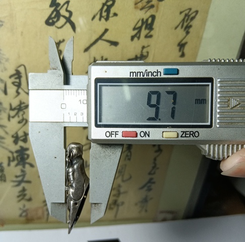 古玩錢幣銀制人物帽花拍賣，當前價格168元